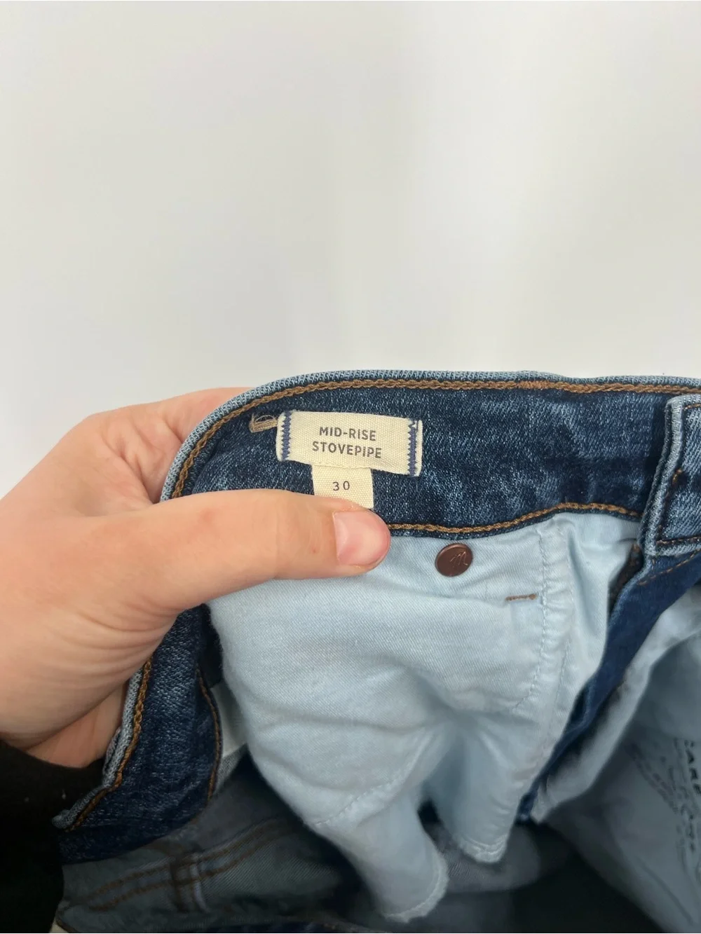 Madewell Mid-Rise Stovepipe Jeans in Deming Wash